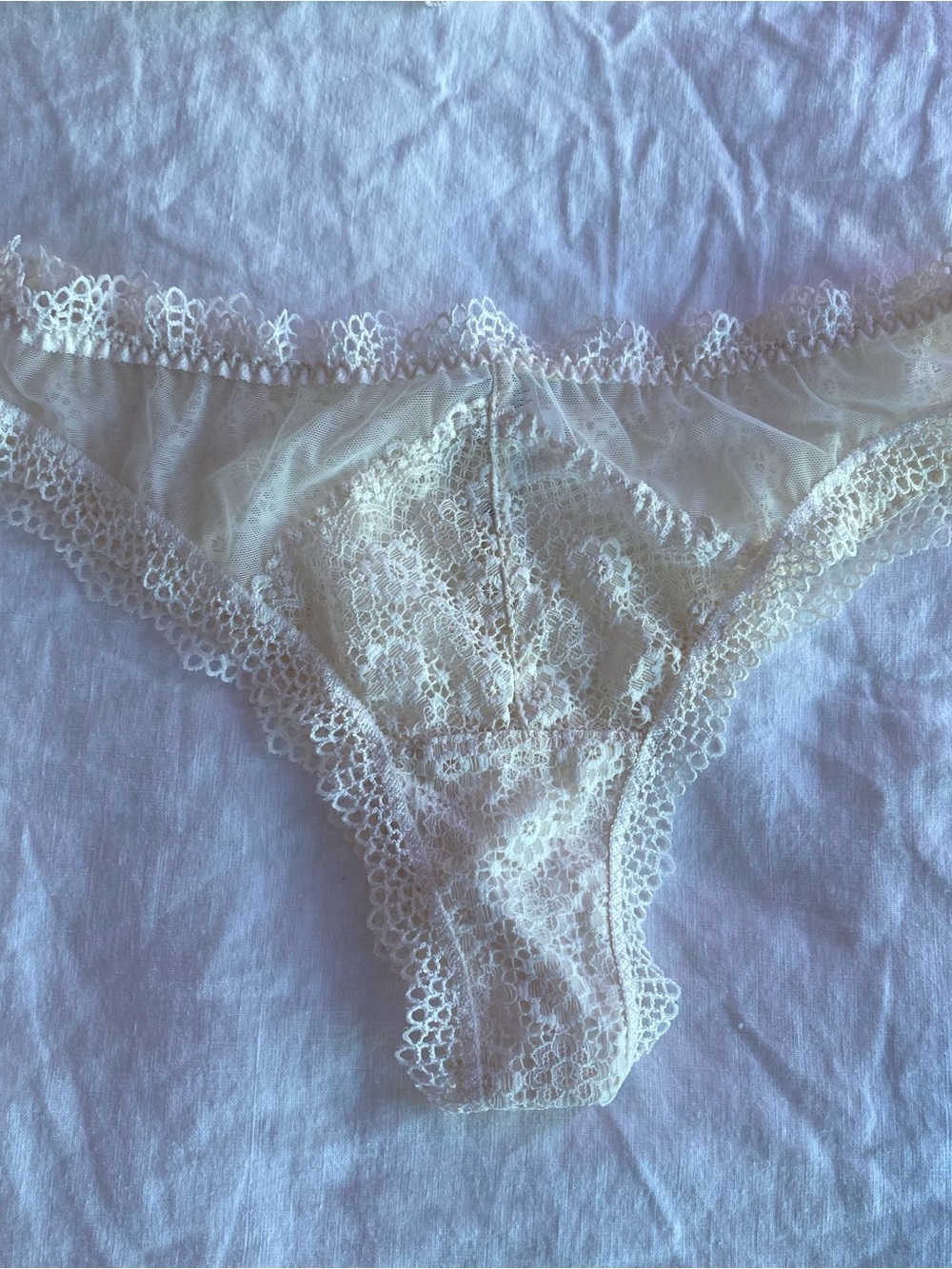 Intimissimi Cream Lace Bralette, Panties and Short Set - Picture 5 of 14